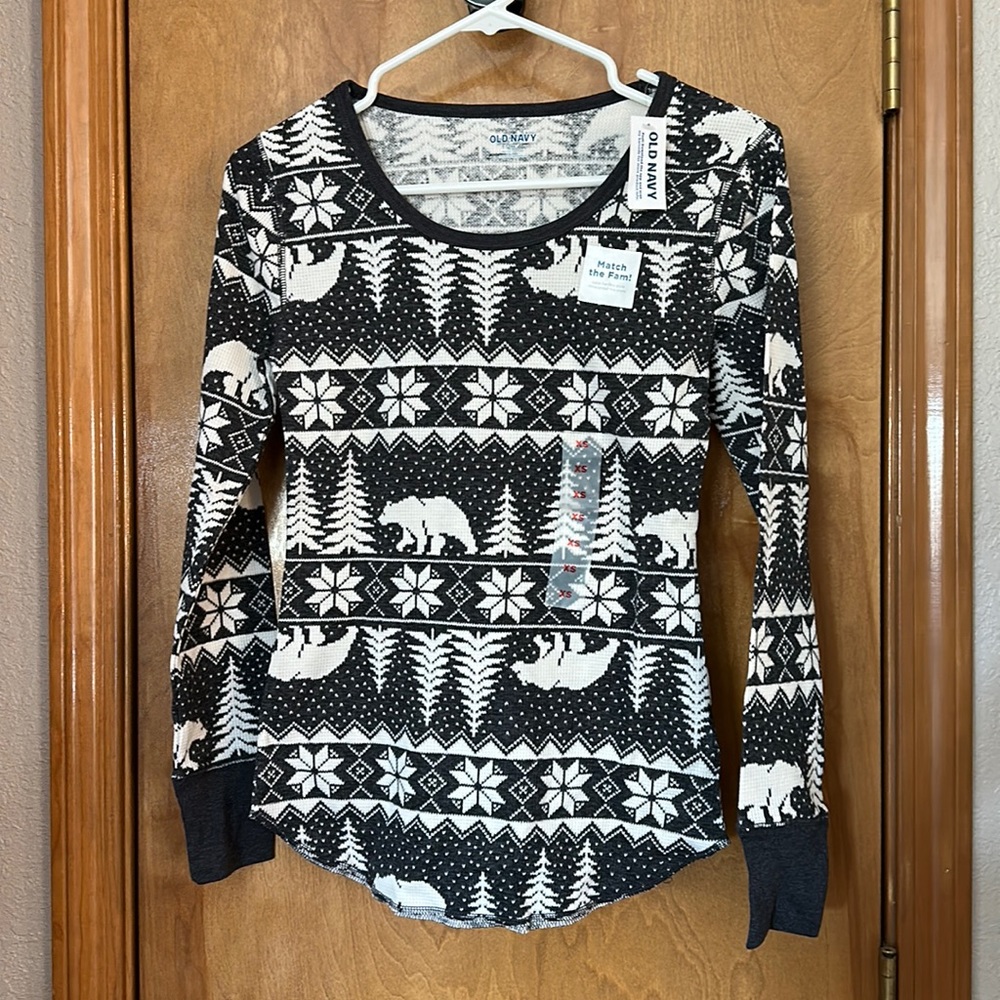 Old Navy waffle knit long sleeve polar bear, snowflake, white tree top